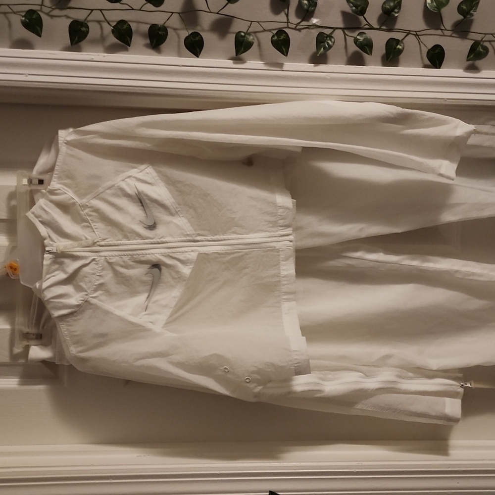 Nike cropped windbreaker size medium